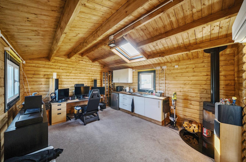 Property photo: 1289979-23-6827701275fd8-ARW..jpg