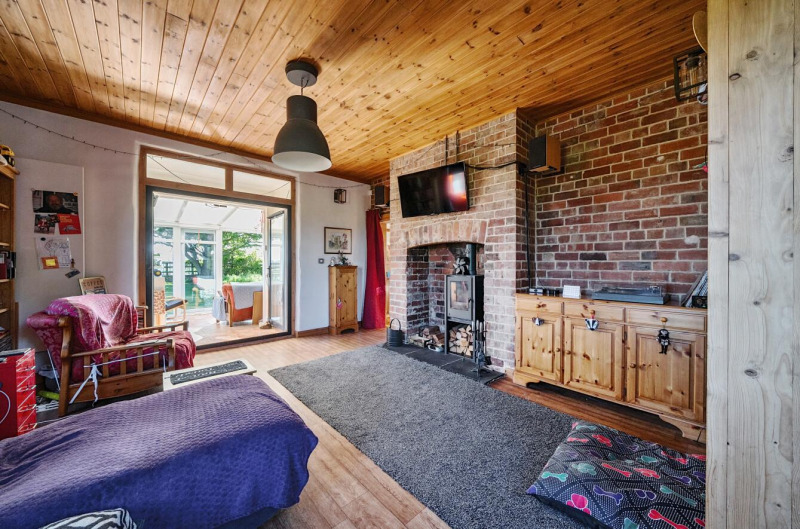 Property photo: 1289979-6-68276e8ce45ce-ARW..jpg