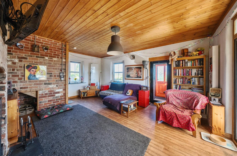 Property photo: 1289979-8-68276e9722409-ARW..jpg